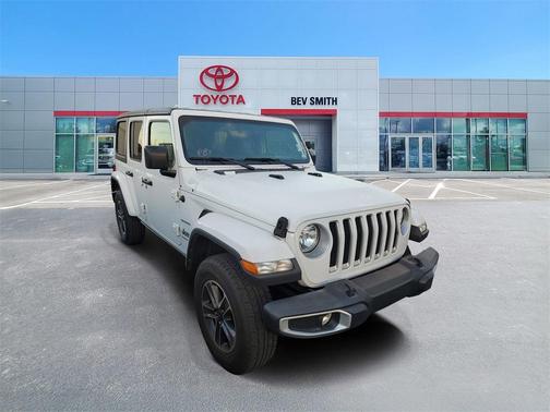 2023 Jeep Wrangler 4-Door Sahara 4x4