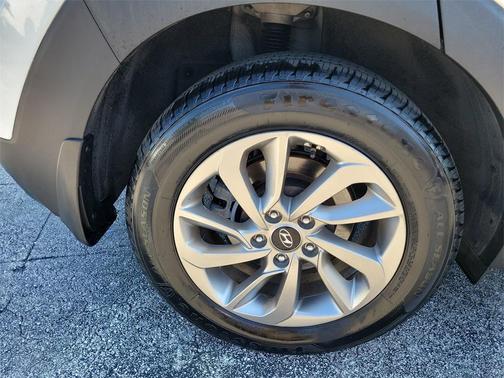 2017 Hyundai TUCSON SE