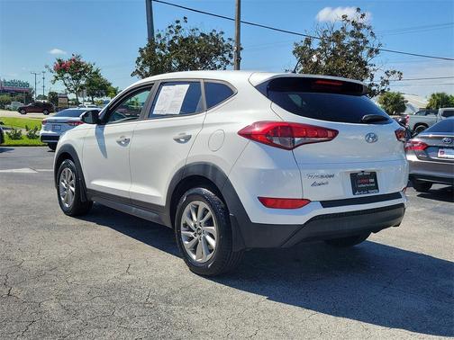 2017 Hyundai TUCSON SE