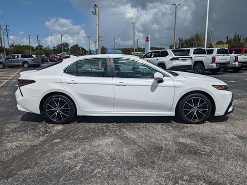 2024 Toyota Camry SE