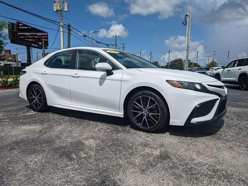 2024 Toyota Camry SE