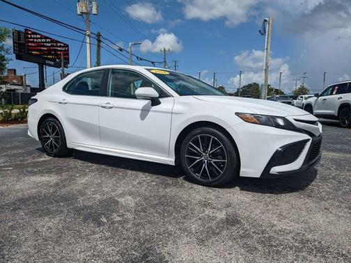 2024 Toyota Camry SE