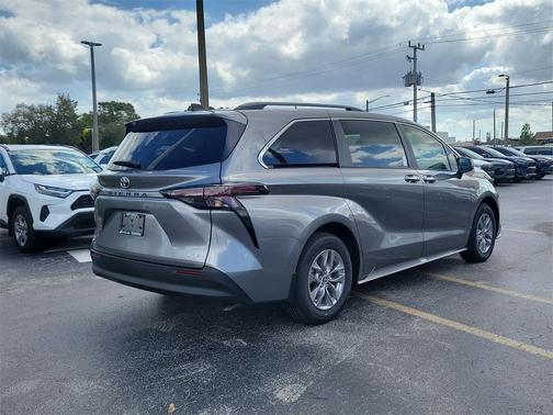 2026 Toyota Sienna XLE
