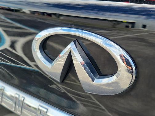 2015 INFINITI QX70 Base