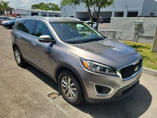 Titanium Silver 2016 Kia Sorento LX