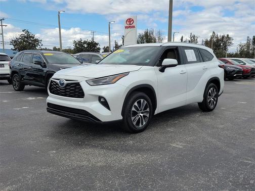 2024 Toyota Highlander Hybrid XLE