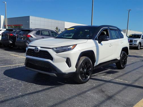 2023 Toyota RAV4 Hybrid SE