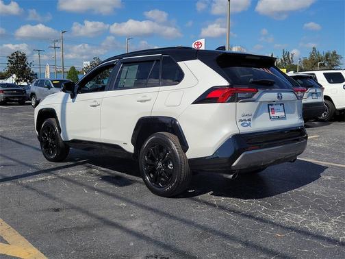 2023 Toyota RAV4 Hybrid SE