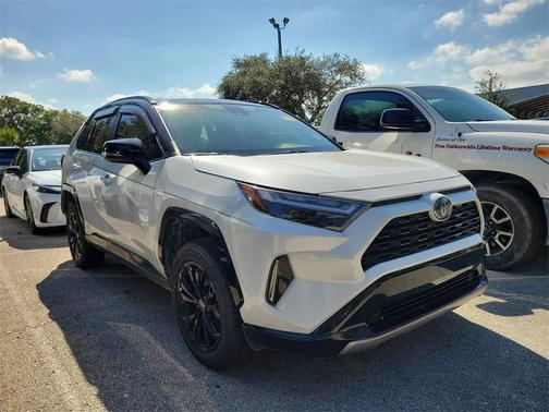 2023 Toyota RAV4 Hybrid SE
