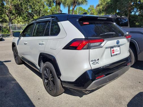 2023 Toyota RAV4 Hybrid SE