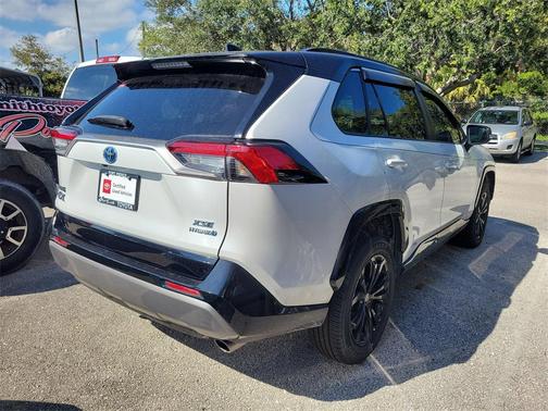 2023 Toyota RAV4 Hybrid SE