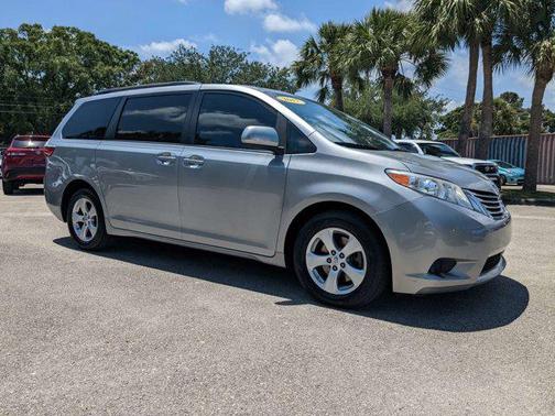 2017 Toyota Sienna LE