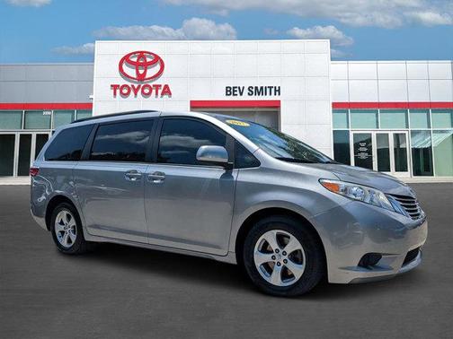 2017 Toyota Sienna LE