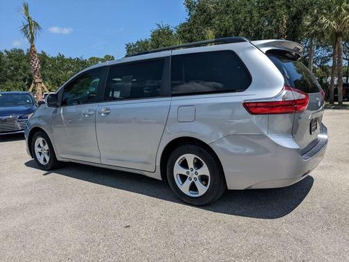 2017 Toyota Sienna LE