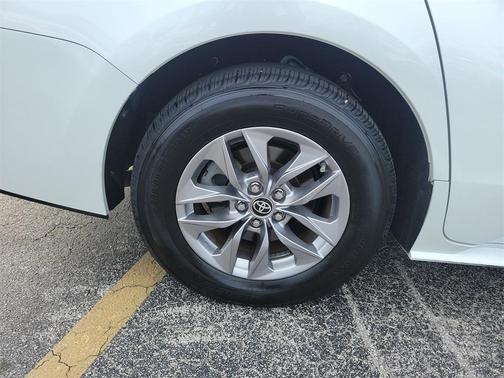 2023 Toyota Sienna XLE