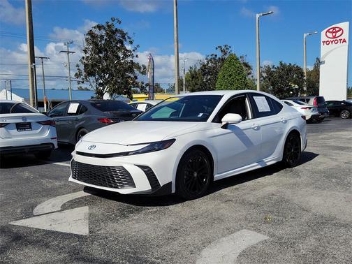 2025 Toyota Camry SE