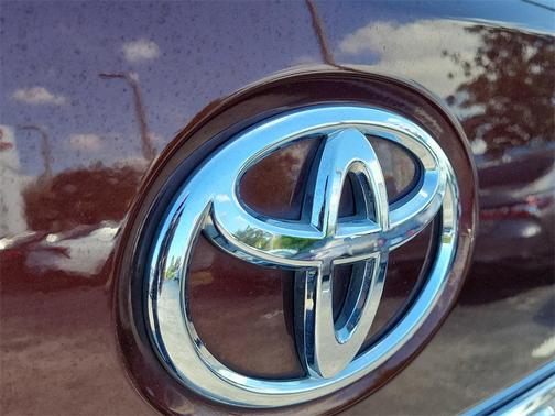 2016 Toyota Land Cruiser Base