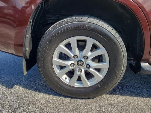 2016 Toyota Land Cruiser Base