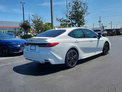 Wind Chill Pearl 2026 Toyota Camry XSE