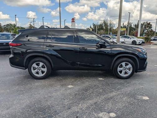 2021 Toyota Highlander LE