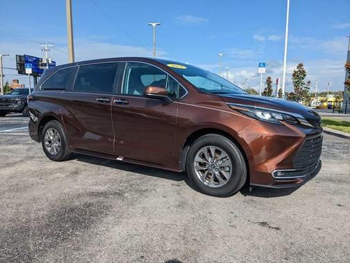 2024 Toyota Sienna XLE 7 Passenger