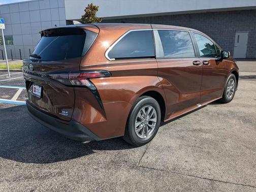 2024 Toyota Sienna XLE 7 Passenger