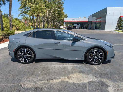 2024 Toyota Prius Prime SE
