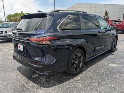 2022 Toyota Sienna XSE 7 Passenger