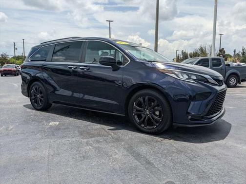 2022 Toyota Sienna XSE 7 Passenger