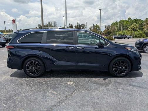 2022 Toyota Sienna XSE 7 Passenger