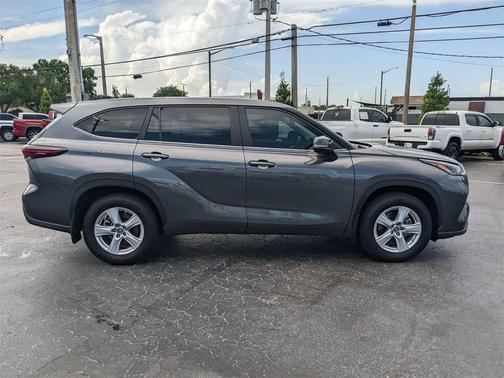 2024 Toyota Highlander LE