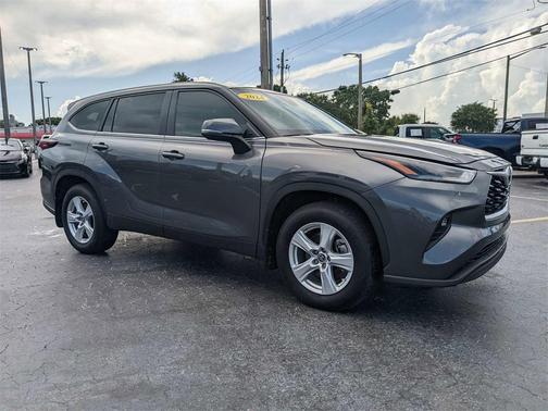 2024 Toyota Highlander LE