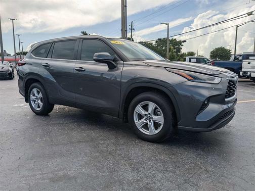 2024 Toyota Highlander LE