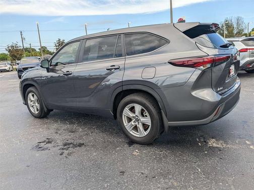 2024 Toyota Highlander LE