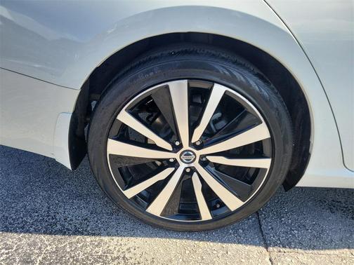 2021 Nissan Altima SR FWD