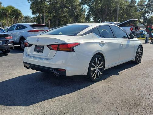 2021 Nissan Altima SR FWD