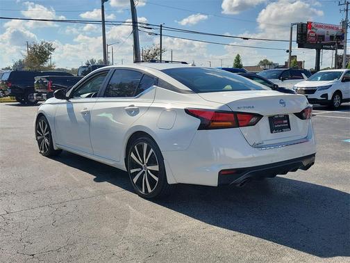 2021 Nissan Altima SR FWD