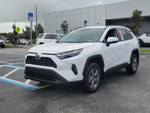 2025 Toyota RAV4 Hybrid XLE