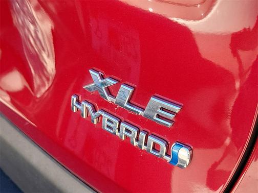 2024 Toyota RAV4 Hybrid XLE Premium