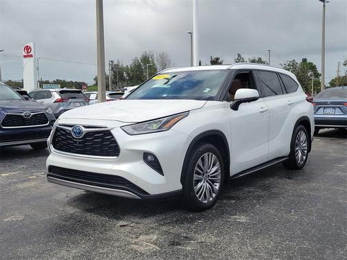 2024 Toyota Highlander Hybrid Platinum