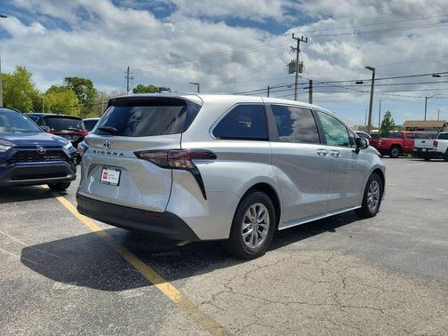 2025 Toyota Sienna XLE