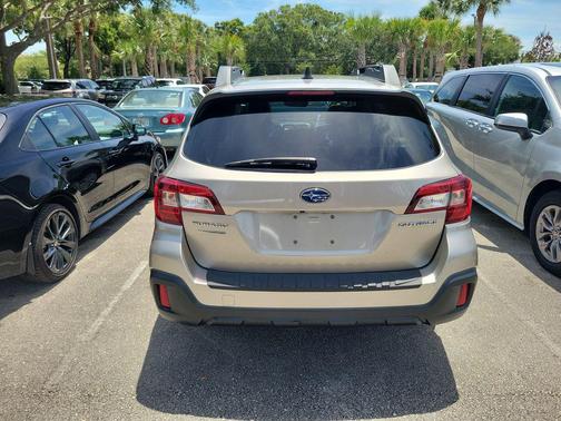 Tungsten Metallic 2019 Subaru Outback 2.5i Premium