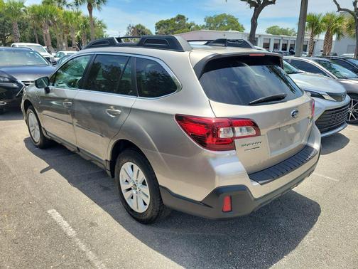 Tungsten Metallic 2019 Subaru Outback 2.5i Premium