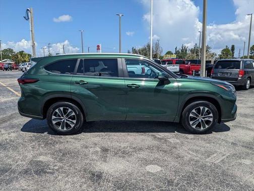 2024 Toyota Highlander XLE
