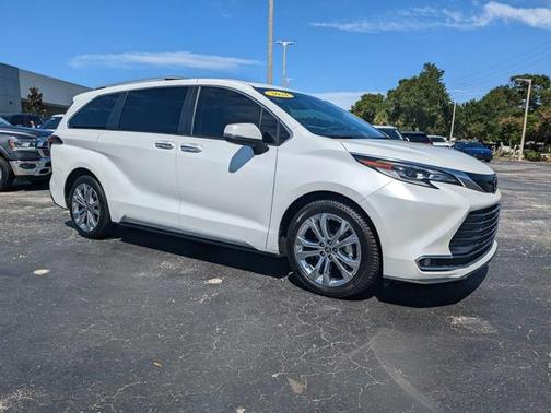 2022 Toyota Sienna Platinum 7 Passenger