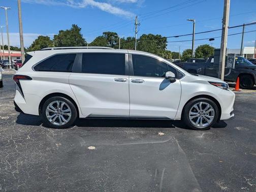 2022 Toyota Sienna Platinum 7 Passenger