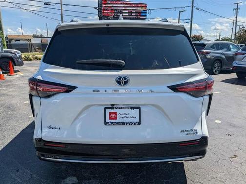 2022 Toyota Sienna Platinum 7 Passenger