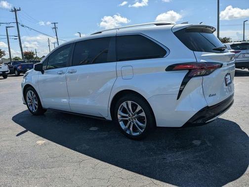 2022 Toyota Sienna Platinum 7 Passenger