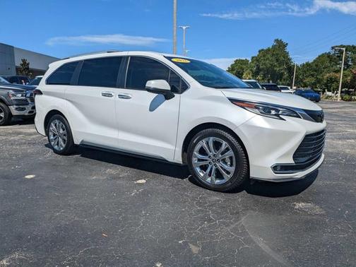 2022 Toyota Sienna Platinum 7 Passenger