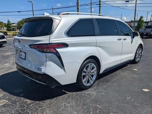 2022 Toyota Sienna Platinum 7 Passenger